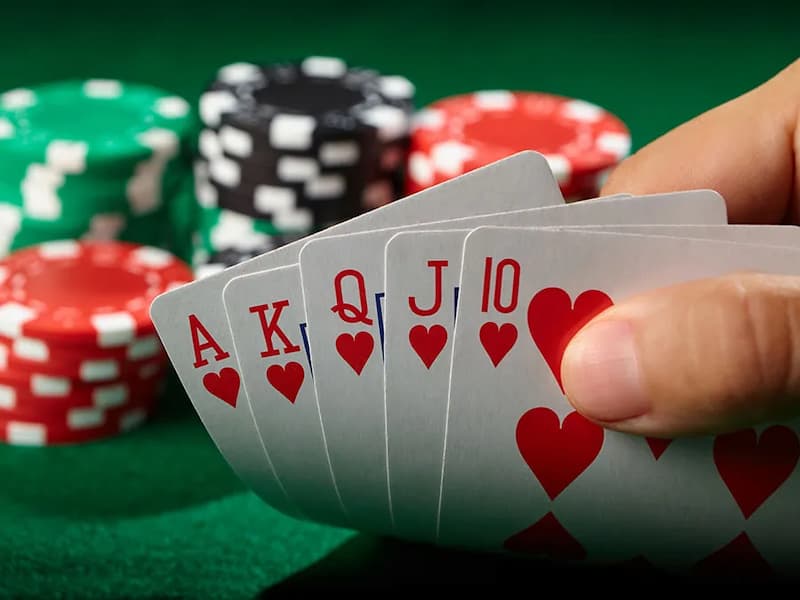Game bài poker là cuộc đối đầu trí tuệ khốc liệt