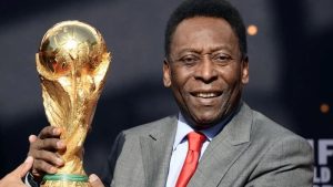 Huyền thoại Pelé có 3 lần nâng chiếc cúp vô địch World Cup